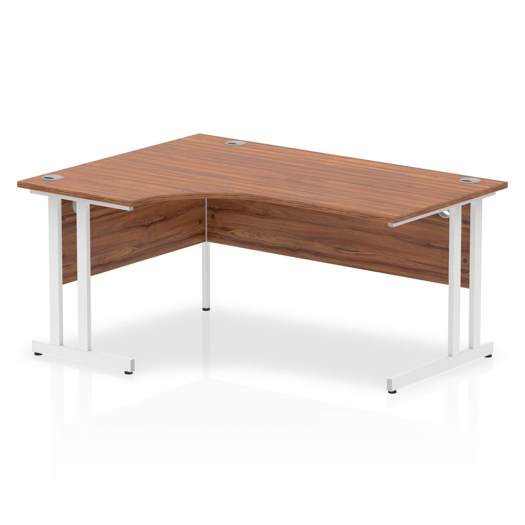  L-shaped desk with wood-effect top and metal legs on a white background