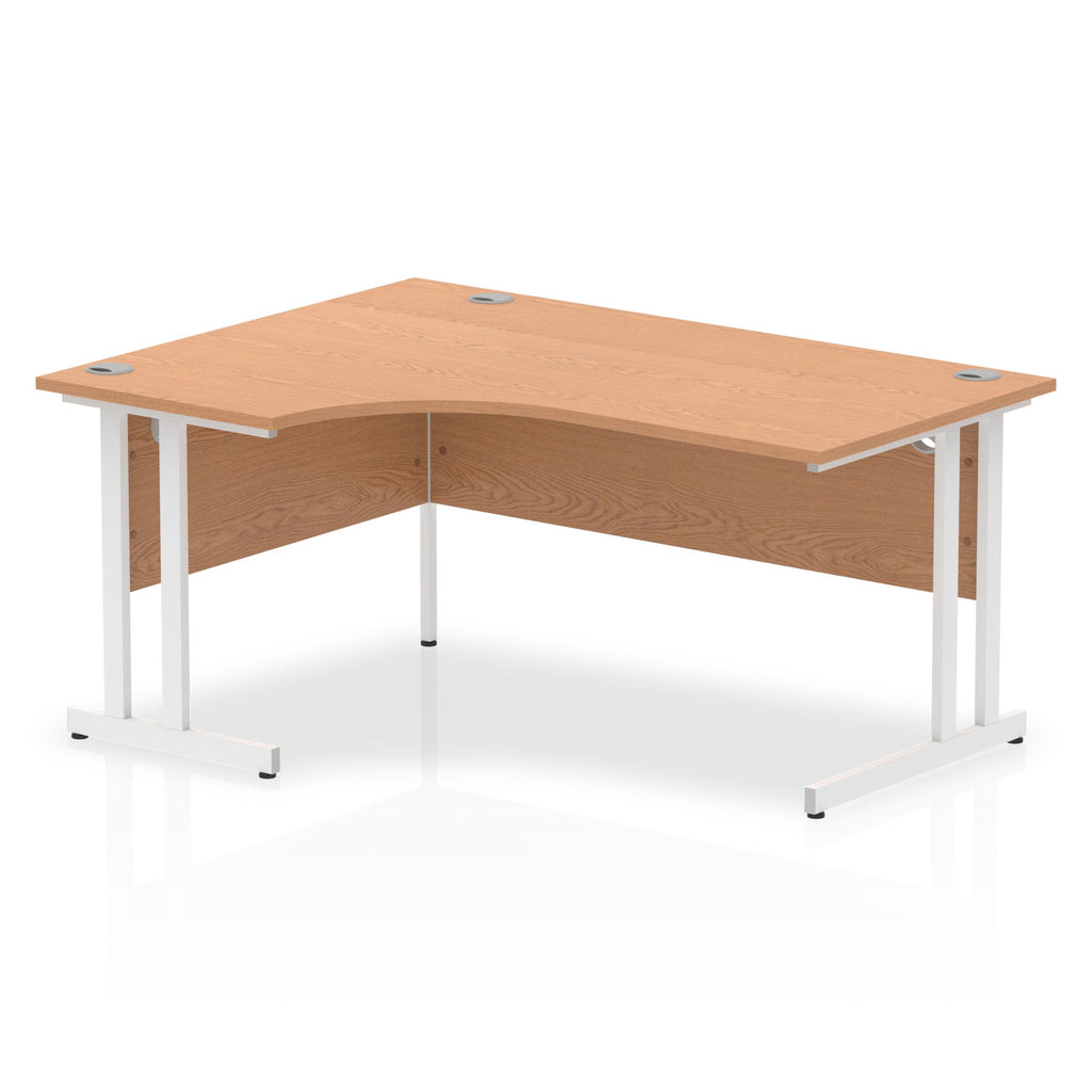  L-shaped desk with wood-effect top and metal legs on a white background